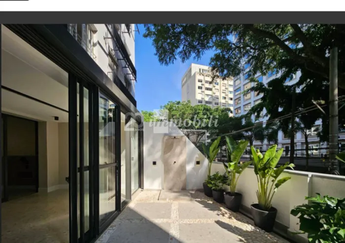 Apartamento com Quintal
