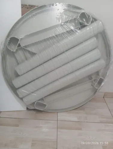 Conjunto de mesa com cadeiras Novas