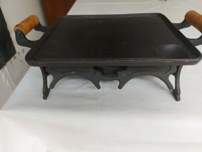 Chapa de ferro movida a álcool.