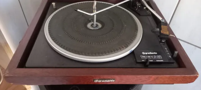 Som, toca discos Garrard S 95