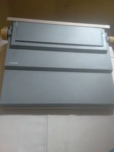 MAQUINA DE ESCREVER ELETRICA.