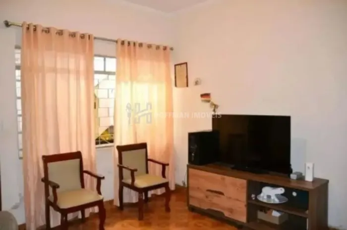 Casa térrea à venda com 02 dormitórios e 03 vagas no Olímpico
