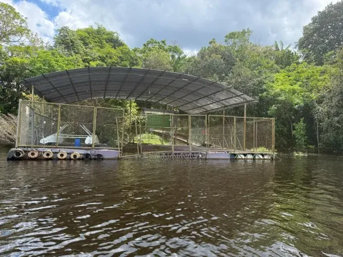 Flutuante 196 m² Totalmente em estrutura metálica Excelente estado