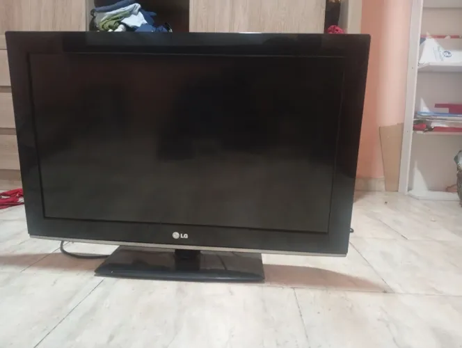 Tv 40 polegadas funcionando em perfeito estado ( não é Smart) 
