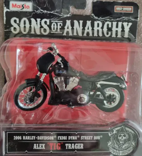 Miniatura Sons of Anarchy - Harley-Davidson Dyna Street Bob 2006 (Alex "Tig" Trager)