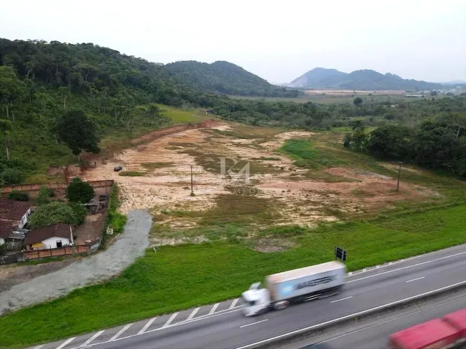 Terreno de 60.000 m² às margens da BR-101, no bairro Itapocu, em Araquari, Santa Catarina,
