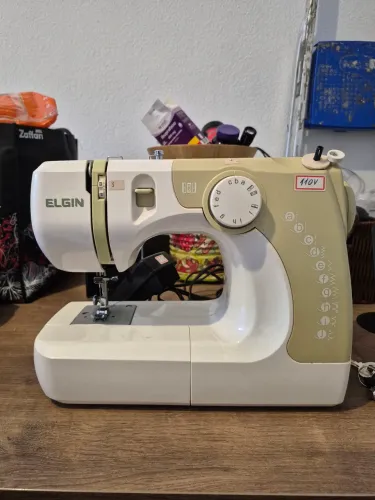 Máquina de Costura Elgin Supéria JX-2050 - Usada