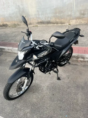 XRE 190 cinza/preto 23/24 