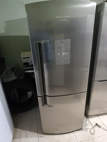 Vendo uma geladeira inverter funcionando perfeitamente bairro nova Almeida serra