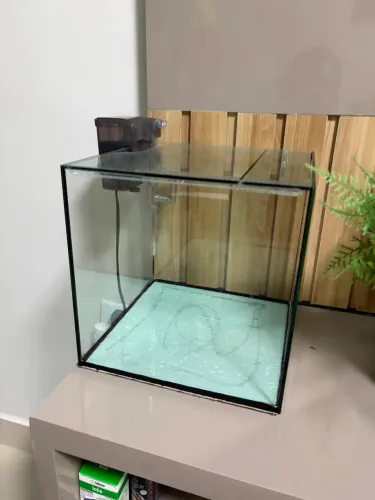 Aquário 15L + bomba
