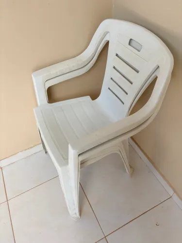 Cadeira de plástico 