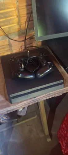 Ps4 slim 1 terá com jogos