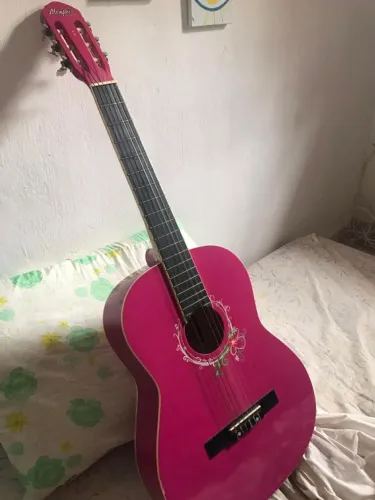 violão rosa