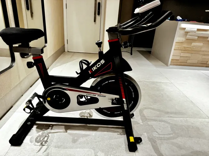 Bicicleta Ergométrica Spinning Kikos F5i 