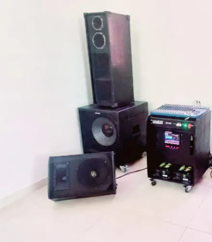 VENDO SOM PROFISSIONAL JBL - COM AMPLIFICADORES 