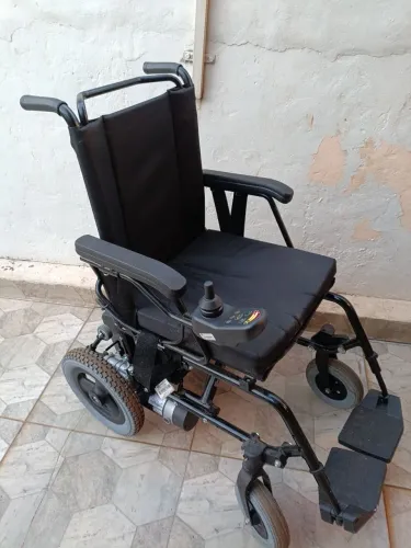Cadeira de rodas motorizada