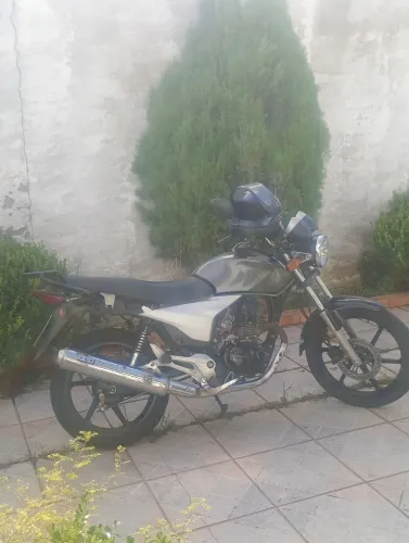 Honda cg 150 Sport boa pra trabalhar ,freio a disco dianteiro óleo novo , e motor ótimo .