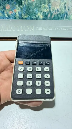 Calculadora antiga Casio para decoração