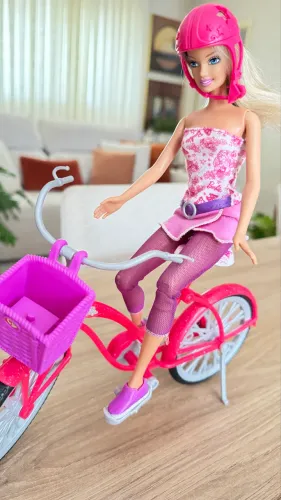 Barbie de bicicleta