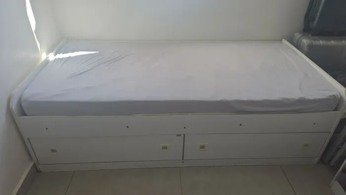 Cama com 02 gavetas!!!