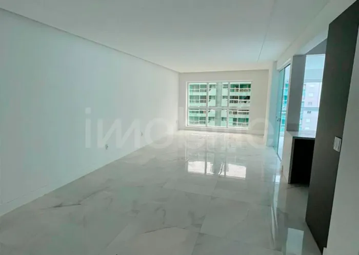 Apartamento Quadra Mar no Edifício Porto Vila em Itapema