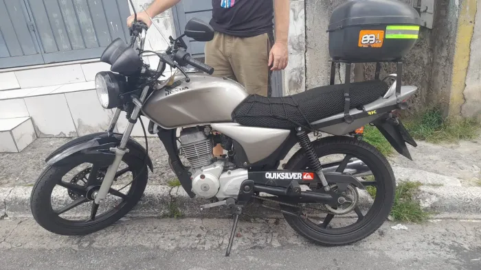 Cg 150  vendo , troca em carro mesmo vl! Rodas de liga novas e frente a disco sem partida 