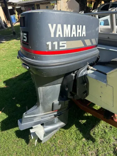 Motor Yamaha 115hp 2T V4