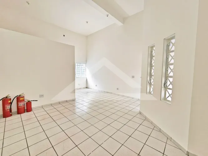 Imóvel comercial para locação no Bairro Vila Tibério, próximo a Rua Martinico Prado - Ribe