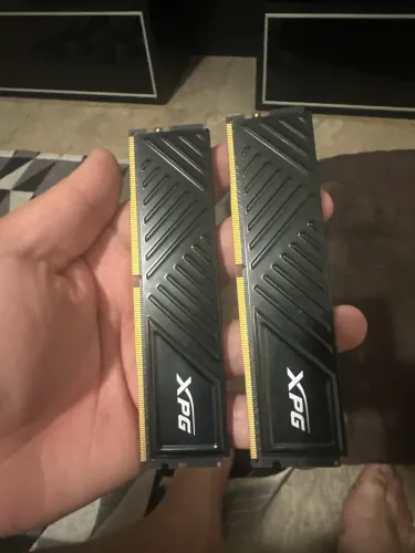 Duas memórias ram xpg ddr 4