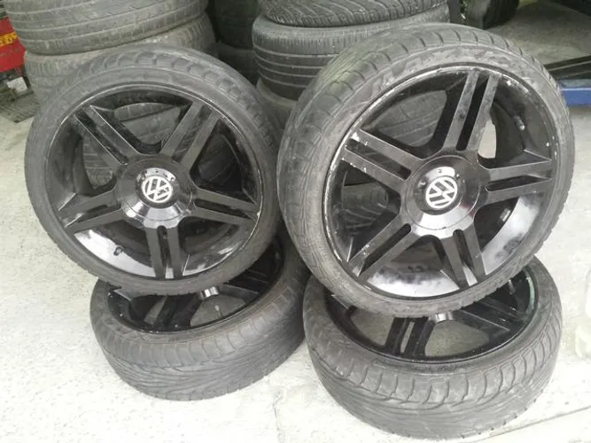 Roda aro 17 Estrela Preta brilhante Ford fiesta com Pneu 205 40 17 Maxxis jogo
