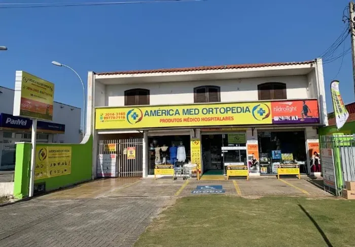 venda e locação de cadeiras de rodas, cadeiras de banho, botas imobilizadoras, muletas.