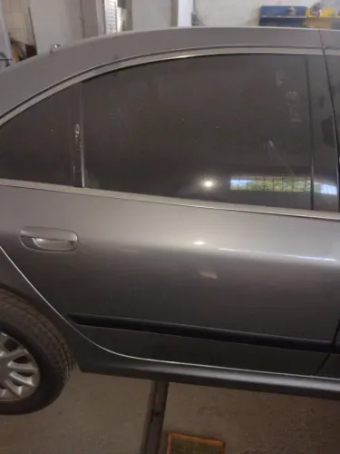 Porta traseira direita Peugeot 607 2001