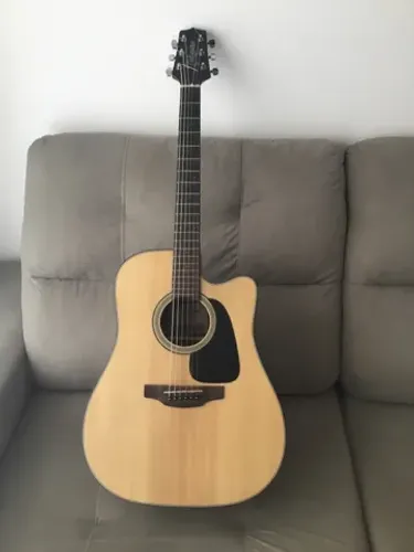 Violão takamine