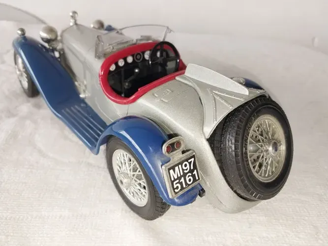 Miniatura alfa romeo 1/18
