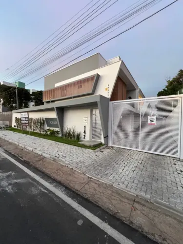 Excelente duplex em condomínio fechado no bairro Caçari