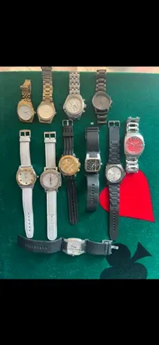 11 Relógios sendo 1 máquina, 1 só p/ peça, 9 baterias todos originais