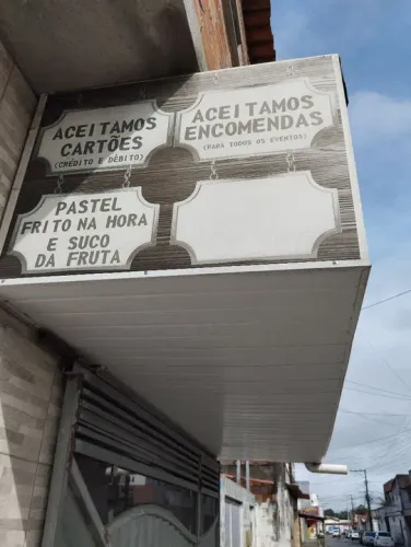 VENDO FACHADA COMPLETA PARA LOJA.