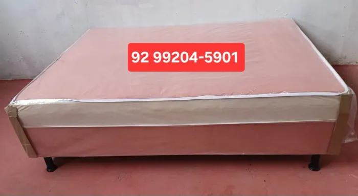 Cama rosa claro disponível 