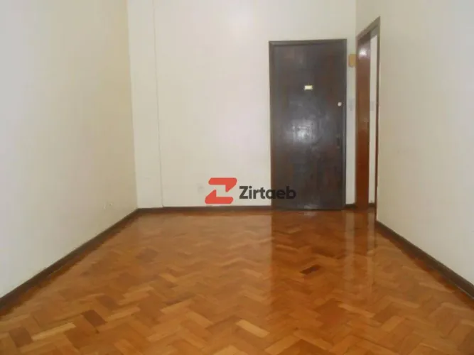 SALA AMPLA DE FRENTE JUNTO A ESTAÇÃO DO METRÔ URUGUAIANA NO CENTRO