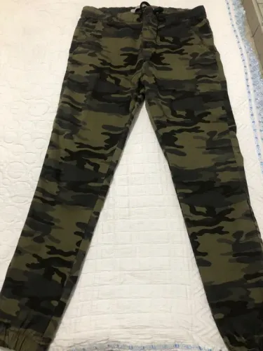 Calça camuflada jogger