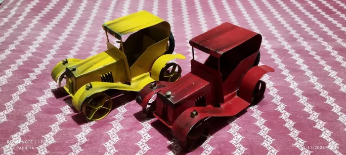 Carrinhos Calhambeques Vintage de Lata