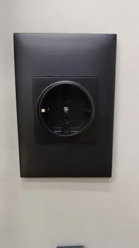Tomada Pial Plus+ Legrand Preta Com Módulo Europeu (montado)
