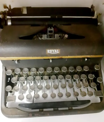 Máquina de Escrever Antiga Royal - item de colecionador!