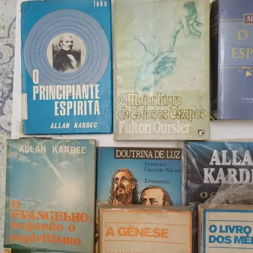 diversos livros com tematica espirita 