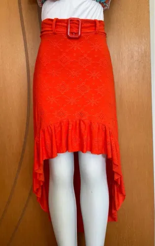Saia midi coral tamanho único (M/G).