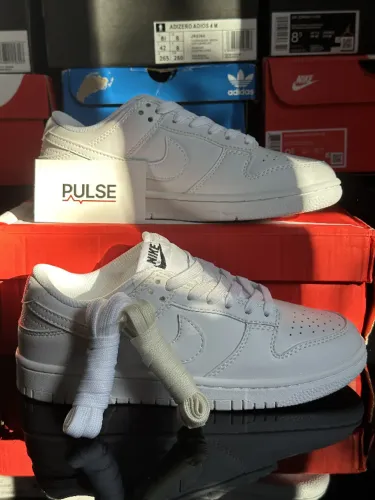 Nike Dunk Low Triple White - tamanho 36BR, original