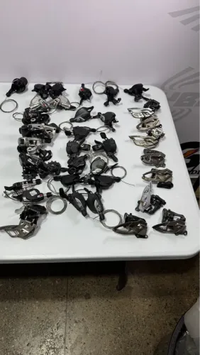 VENDO LOTE PEÇAS SRAM, TROCADORES,CÂMBIOS DIANTEIRO/TRASEIROS SEMI NOVOS 