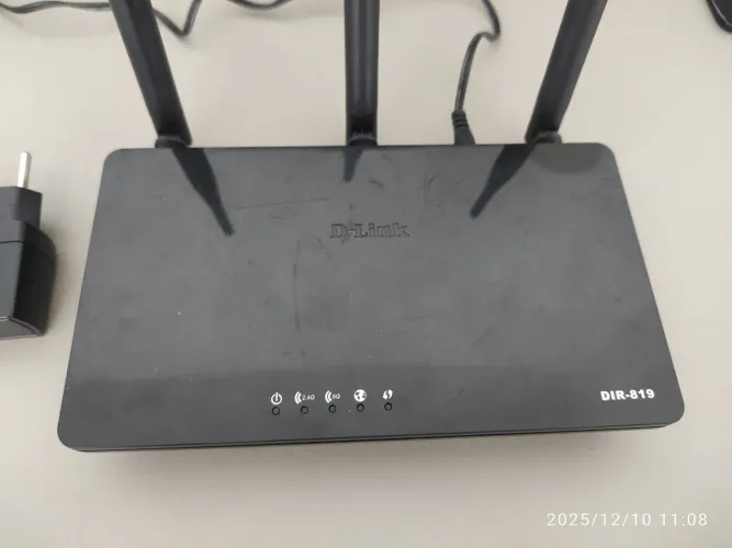 Roteador de sinal wi-fi D-Link DIR-819