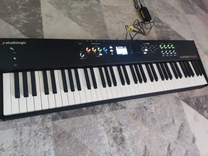 Piano Digital Studiologic Numa X 73 Teclas