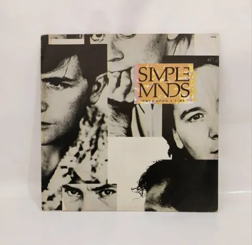 LP VINIL SIMPLE MINDS - ONCE UPON A TIME- COM CAPA E ENCARTE ANO 1986 BEM CONSERVADO